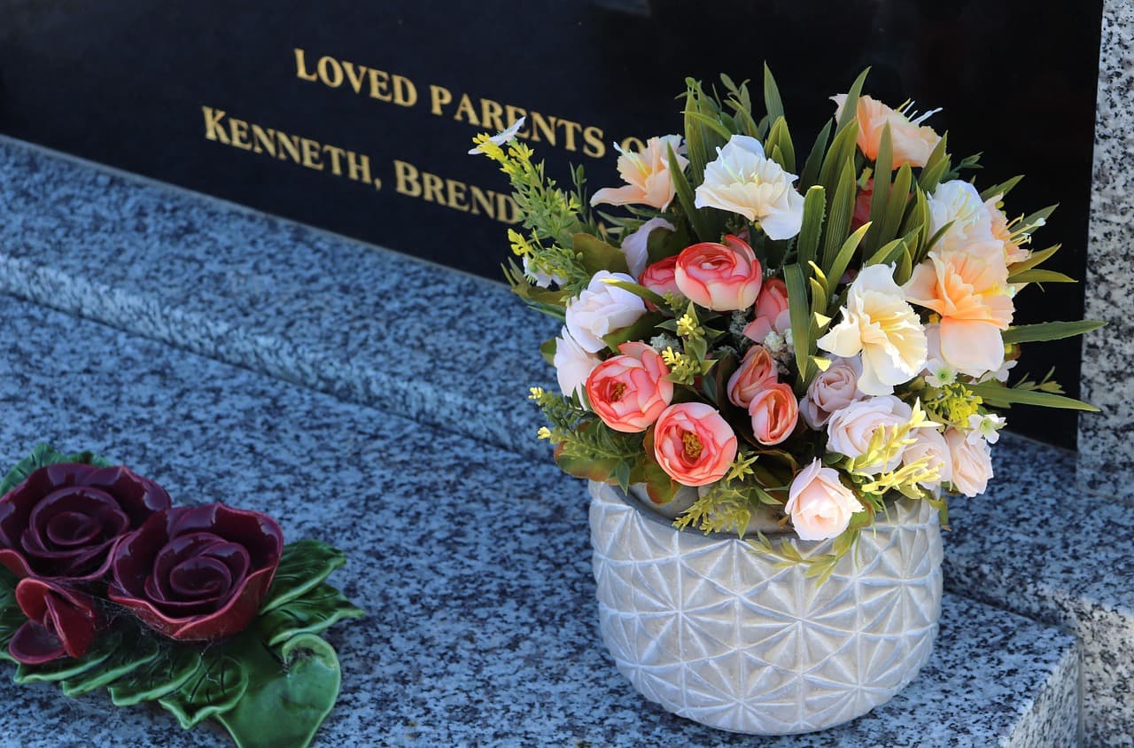 A Guide to Sending Funeral Flowers